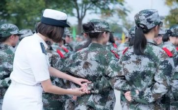 在军训中自我鉴定模板7篇