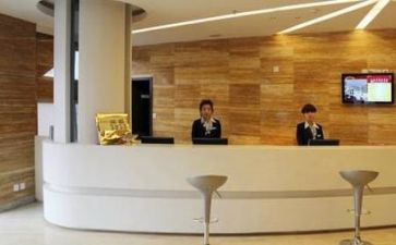 前台工作的自我鉴定通用7篇