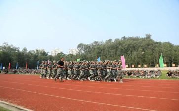 睢我们班的人600字作文推荐6篇