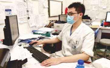 17岁学医女孩公交上冲出来救人，医学生个人主要事迹3篇(17岁女医学生：公交救命，医者仁心闪耀)