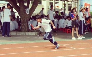 学生初二的校园校运会广播稿5篇(1. 初中生活精彩瞬间：初二校运会广播稿合集
2. 激情飞扬，初二校园盛事：五篇校运会广播稿
3. 初二生活点滴：五篇校运会广播稿精选
4. 共同见证荣誉时刻：初二校运会广播报道
5. 初中精英崭露头角：初二校运会广播精选)